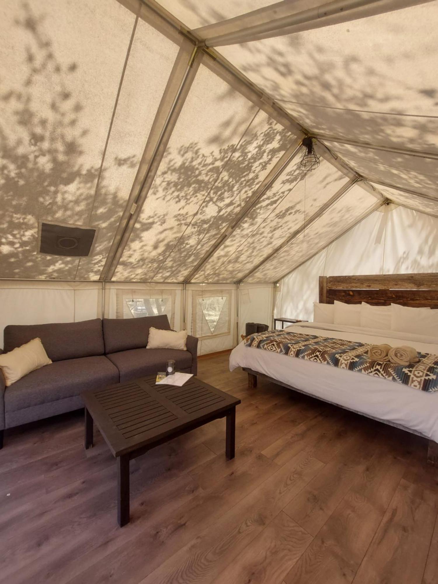 Отель Gateway Glamping Экстерьер фото